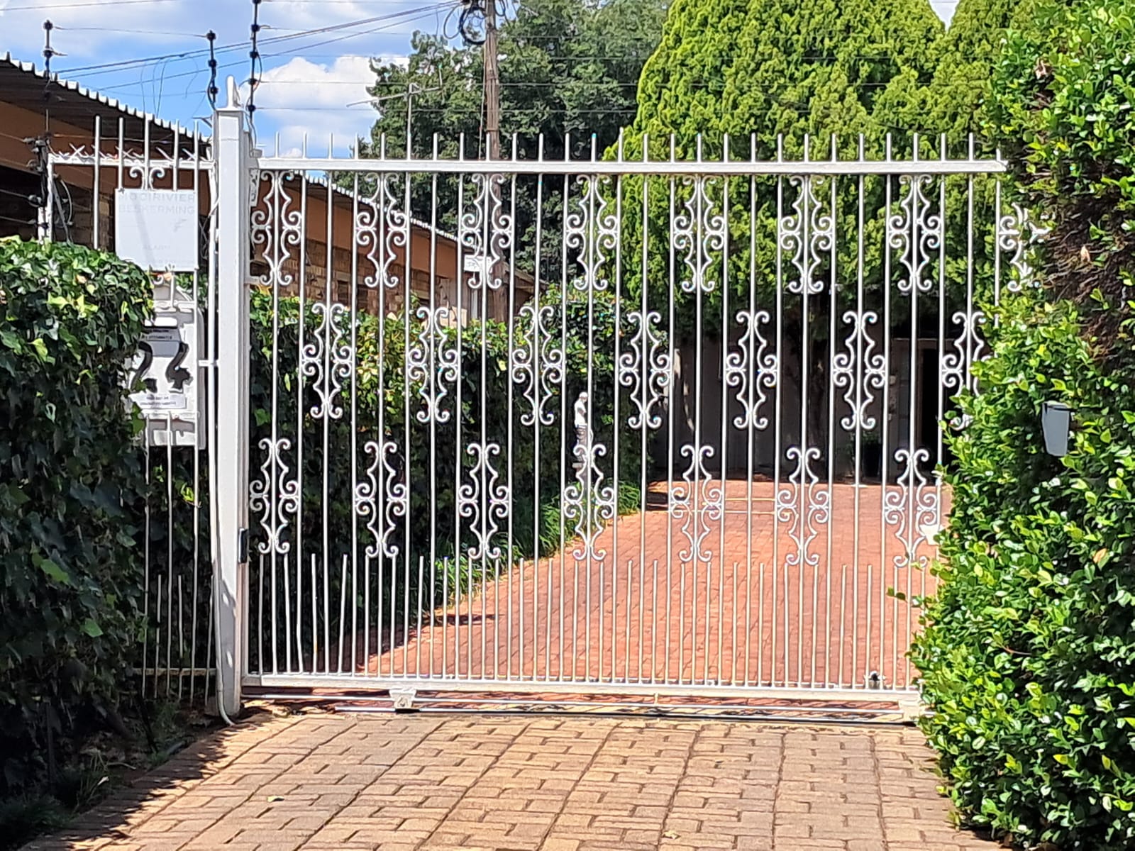 Gate with nr 24